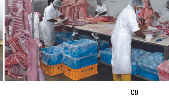 Closed cutting rooms support trained staff, hygienic handling and cleaner throughput.